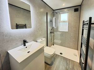 Shower room- click for photo gallery